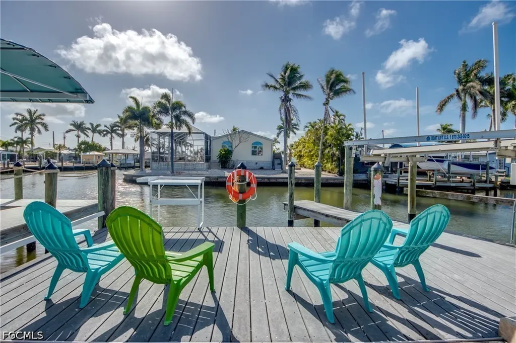 2589 Bayshore Drive Matlacha FL 33993
