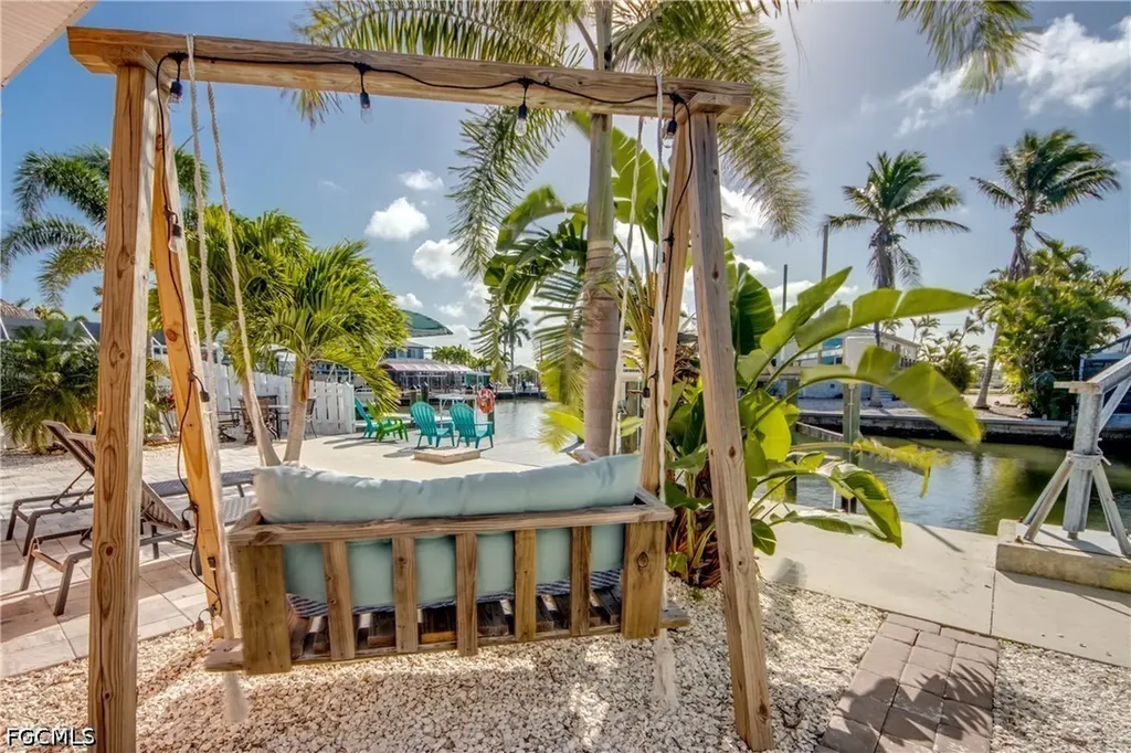 2589 Bayshore Drive Matlacha FL 33993