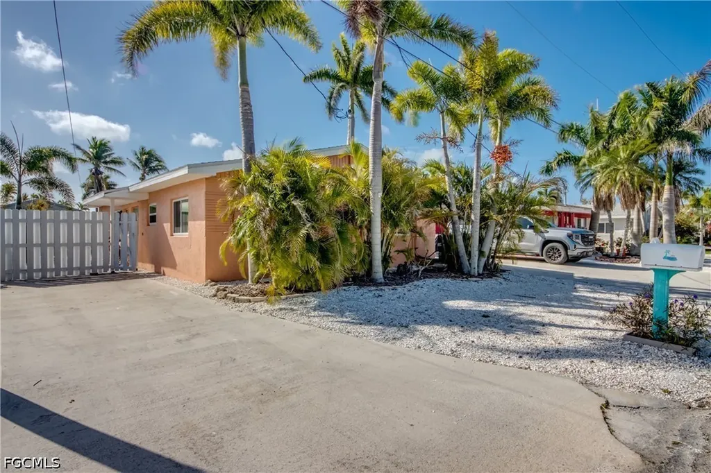 2589 Bayshore Drive Matlacha FL 33993