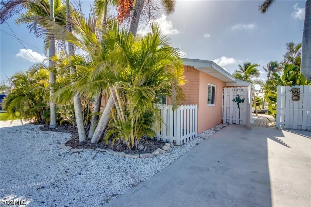 2589 Bayshore Drive Matlacha FL 33993