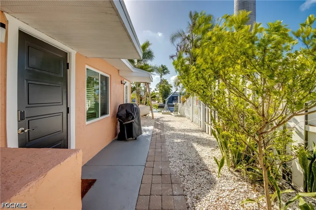 2589 Bayshore Drive Matlacha FL 33993