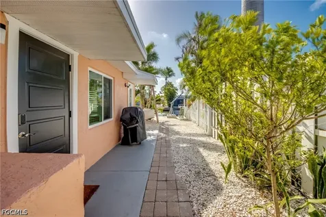 2589 Bayshore Drive Matlacha FL 33993