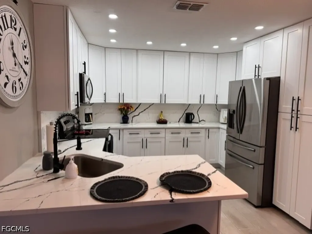 3928 SE 11th Place Cape Coral FL 33904