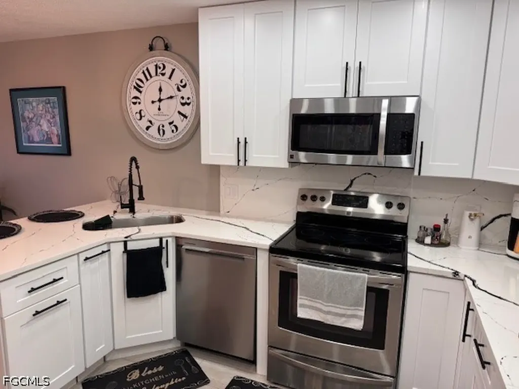 3928 SE 11th Place Cape Coral FL 33904