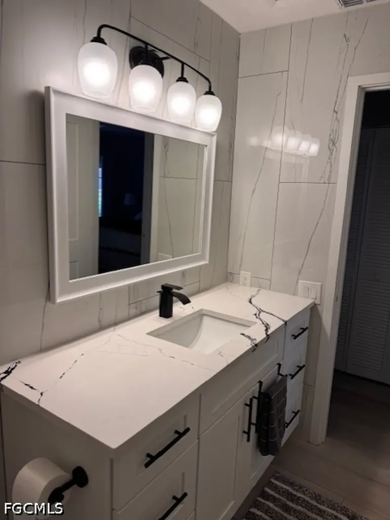 3928 SE 11th Place Cape Coral FL 33904