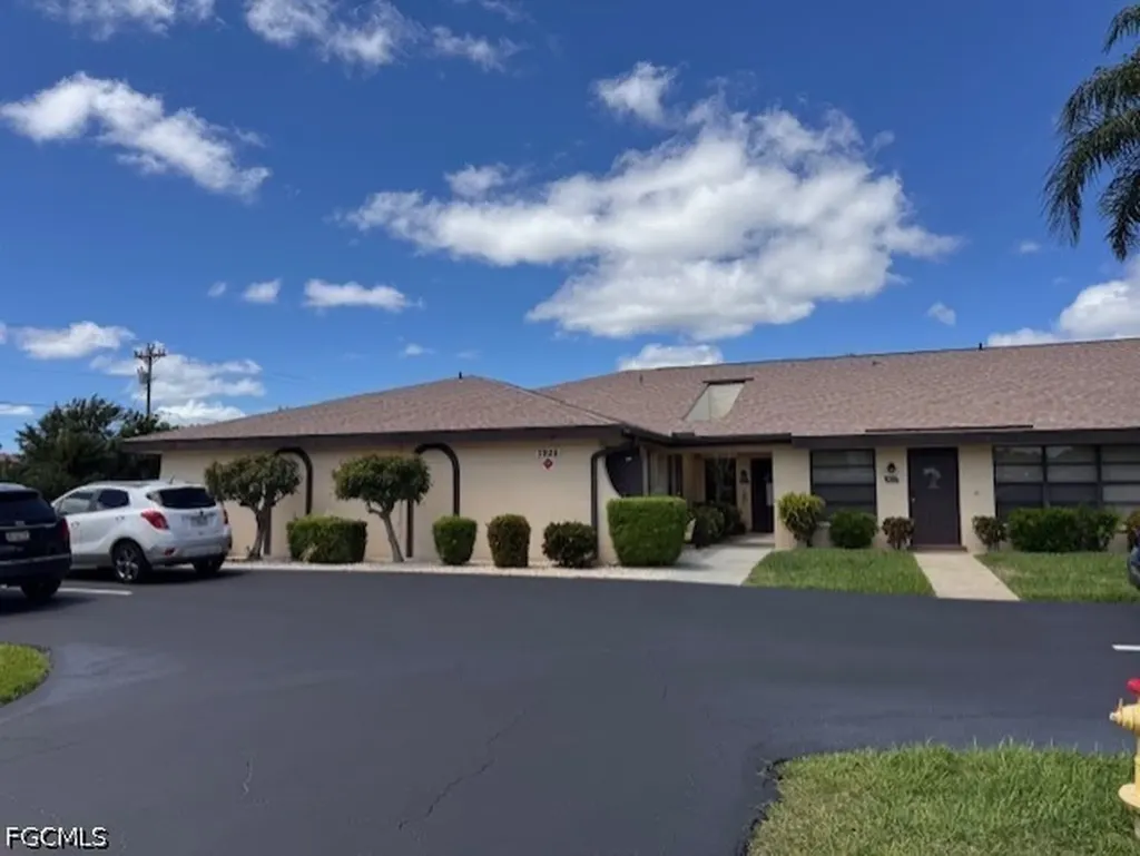 3928 SE 11th Place Cape Coral FL 33904