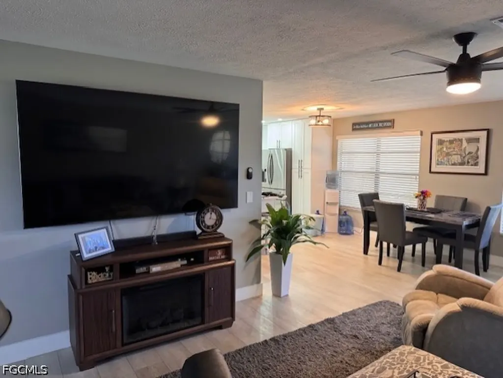 3928 SE 11th Place Cape Coral FL 33904