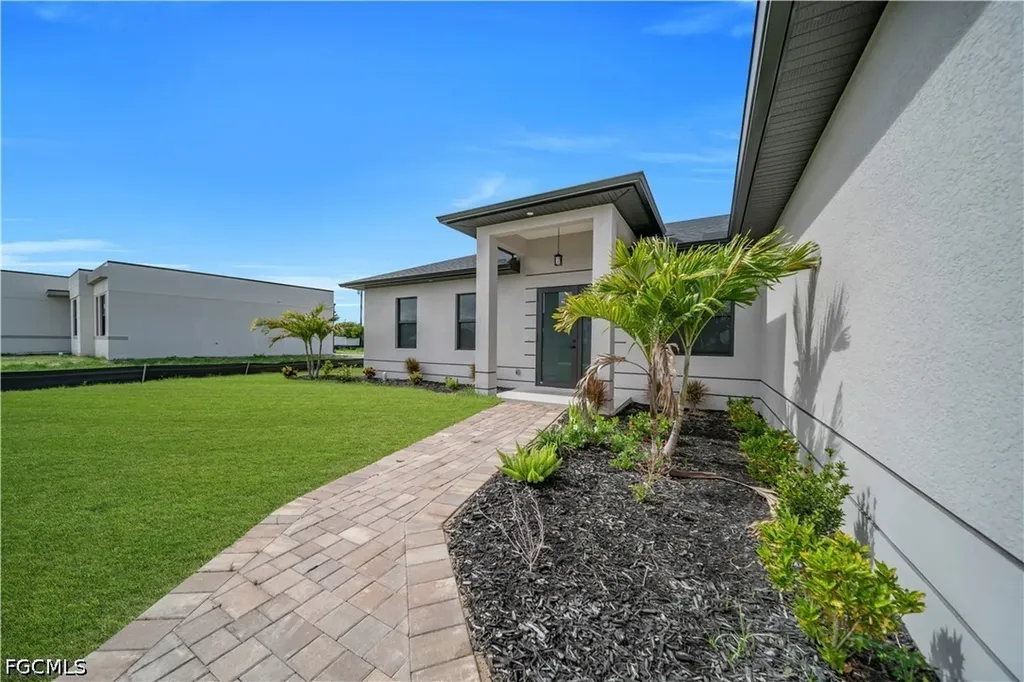 513 NW 25th Terrace Cape Coral FL 33993