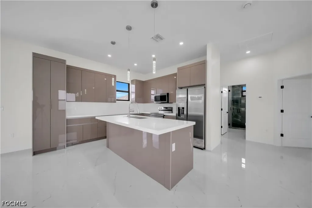 513 NW 25th Terrace Cape Coral FL 33993