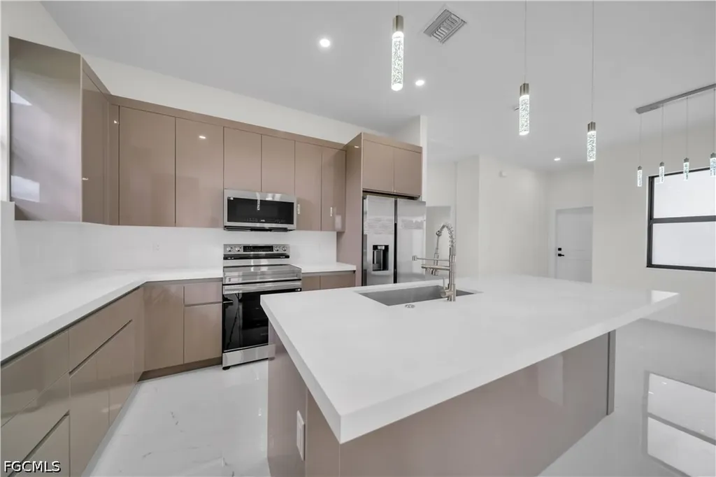 513 NW 25th Terrace Cape Coral FL 33993