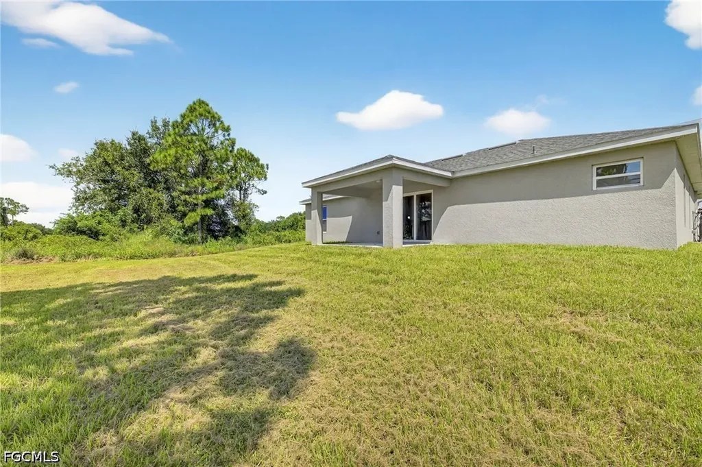 872 Carbon Street E Lehigh Acres FL 33974