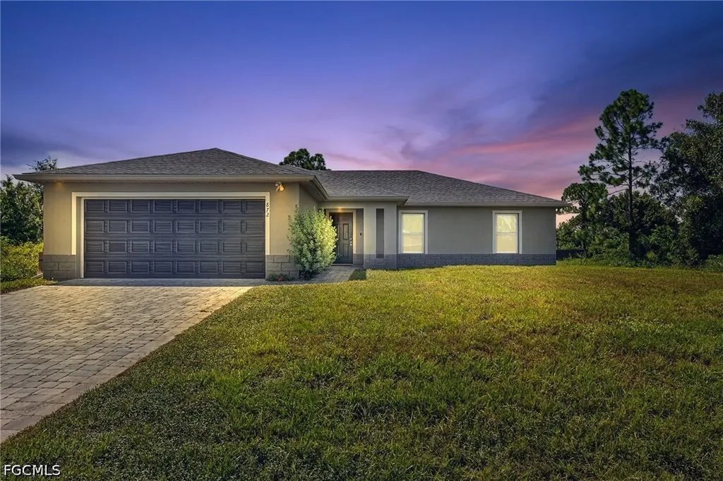 872 Carbon Street E Lehigh Acres FL 33974
