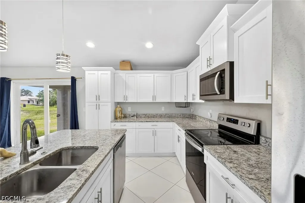 872 Carbon Street E Lehigh Acres FL 33974