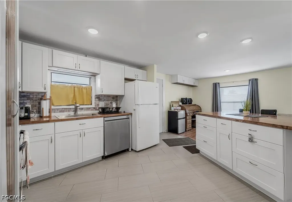 5655 Captain John Smith Loop North Fort Myers FL 33917