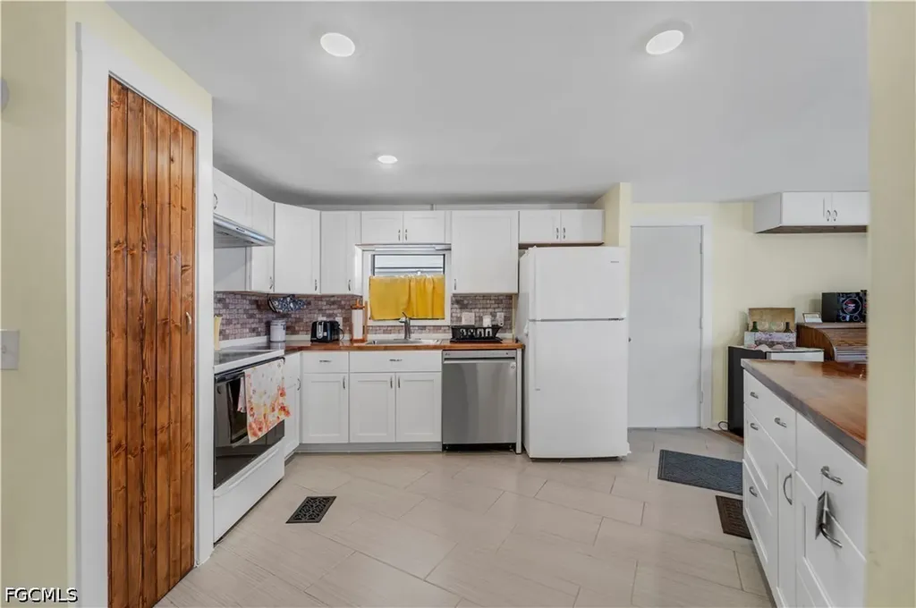 5655 Captain John Smith Loop North Fort Myers FL 33917