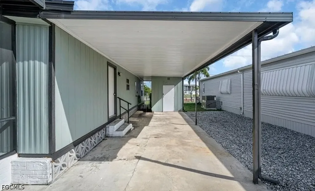 5655 Captain John Smith Loop North Fort Myers FL 33917