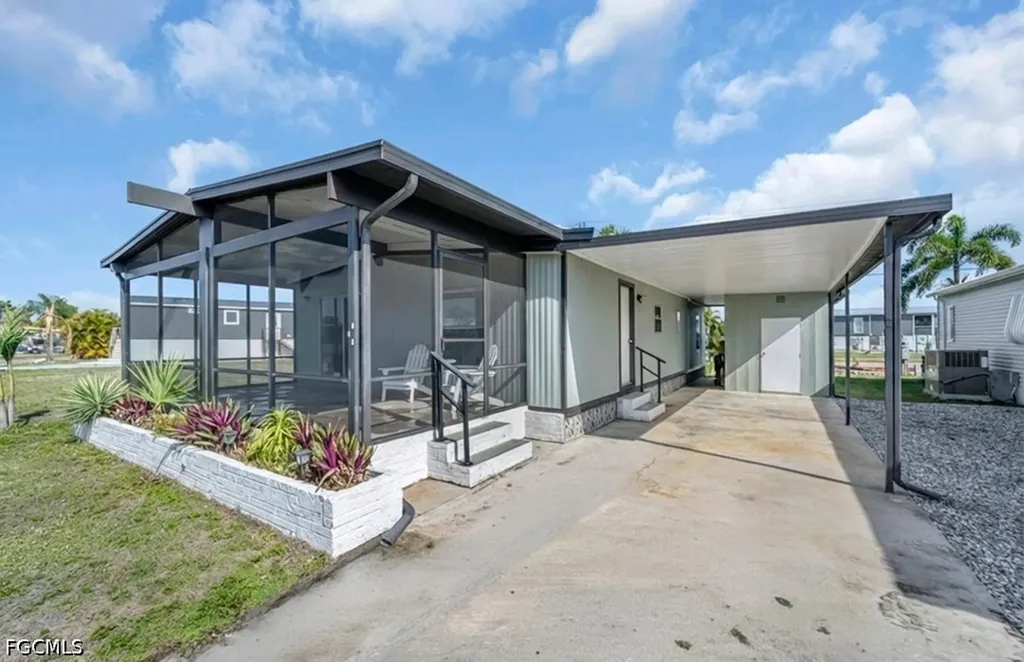 5655 Captain John Smith Loop North Fort Myers FL 33917