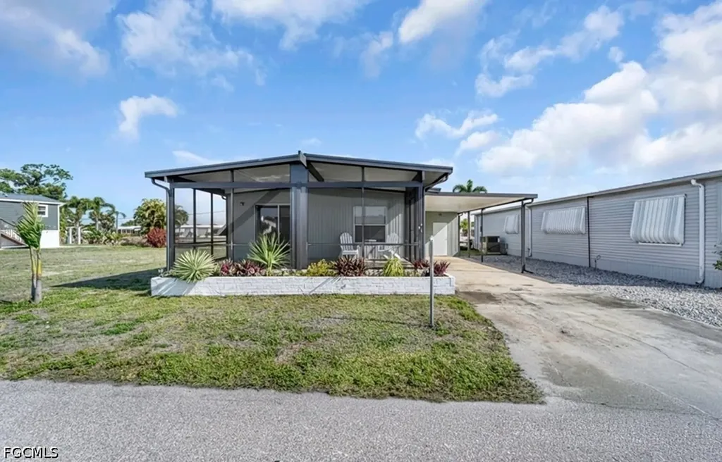 5655 Captain John Smith Loop North Fort Myers FL 33917