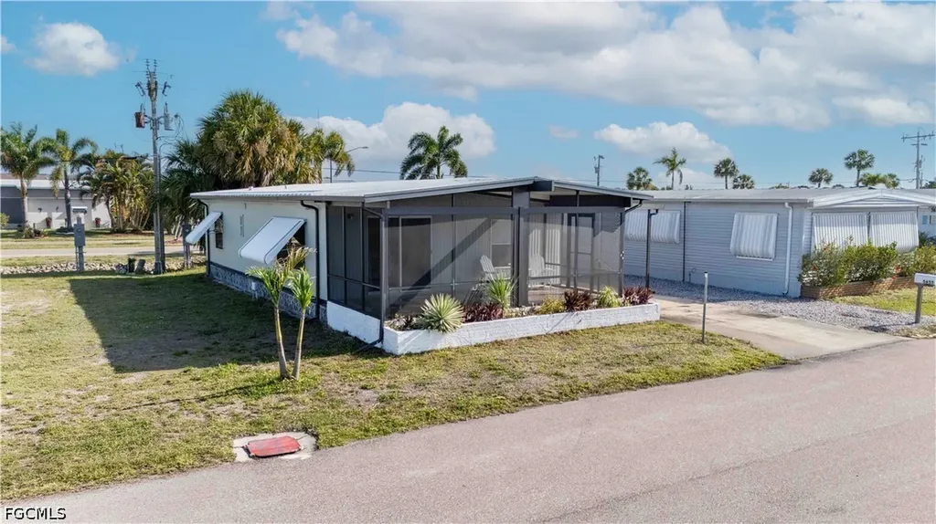 5655 Captain John Smith Loop North Fort Myers FL 33917