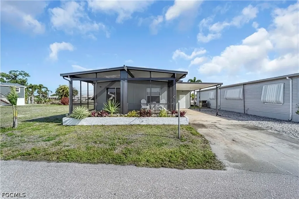5655 Captain John Smith Loop North Fort Myers FL 33917