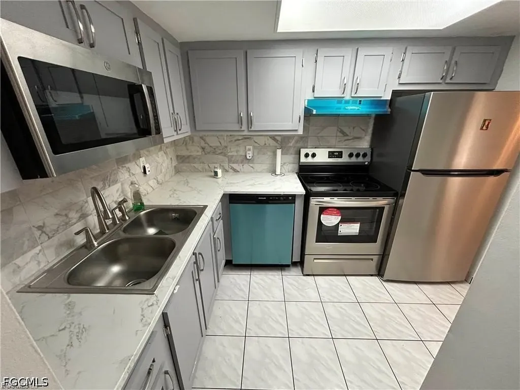 Fort Myers FL, 3704 Broadway, Unit 107