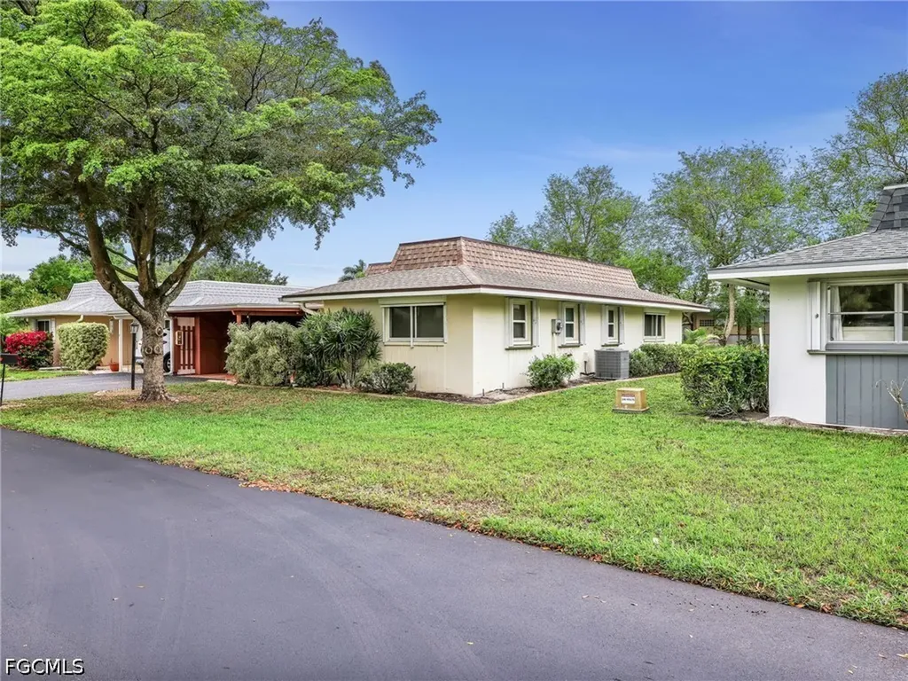 840 Pangola Drive W North Fort Myers FL 33903