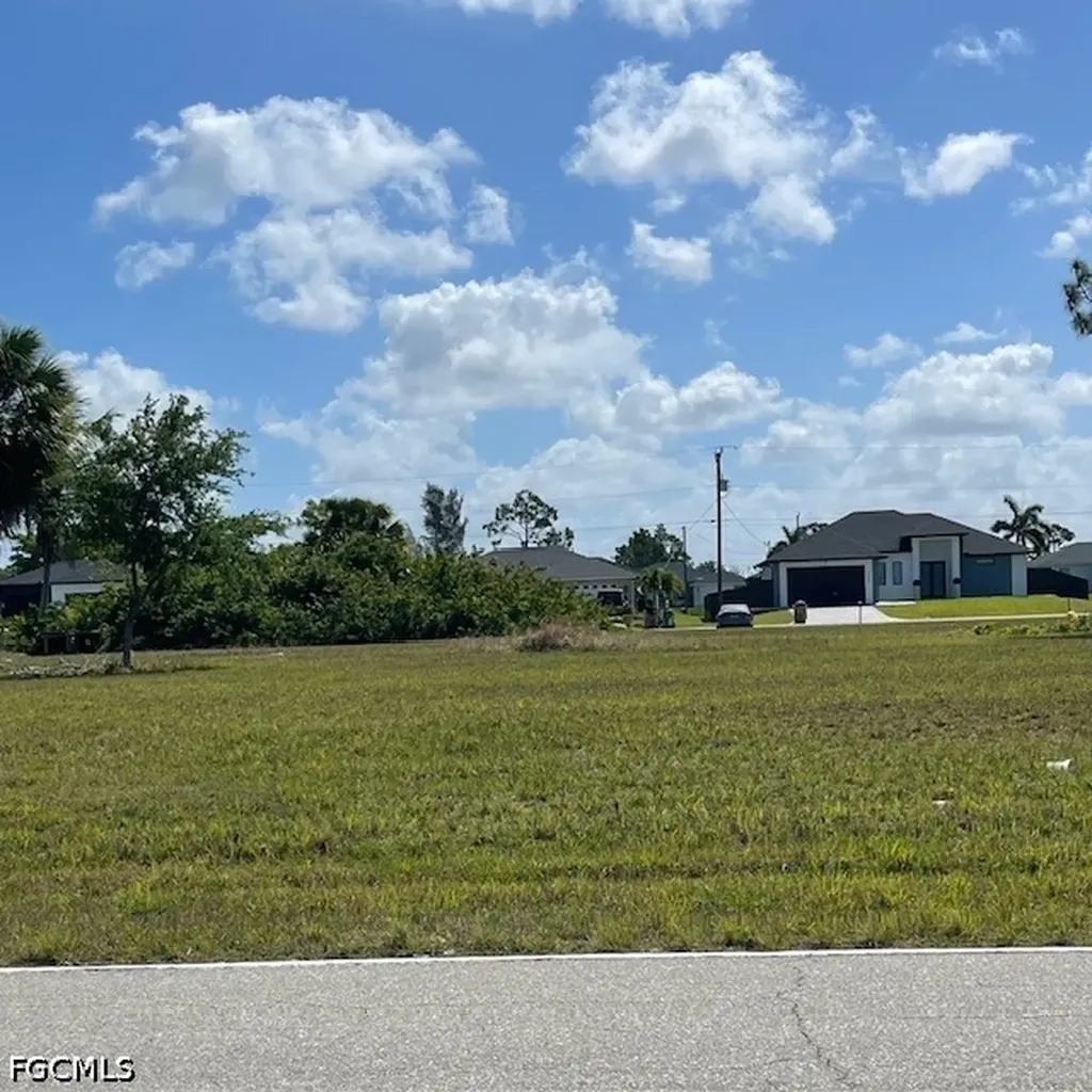 3113 - 3115 Santa Barbara Boulevard N Cape Coral FL 33993
