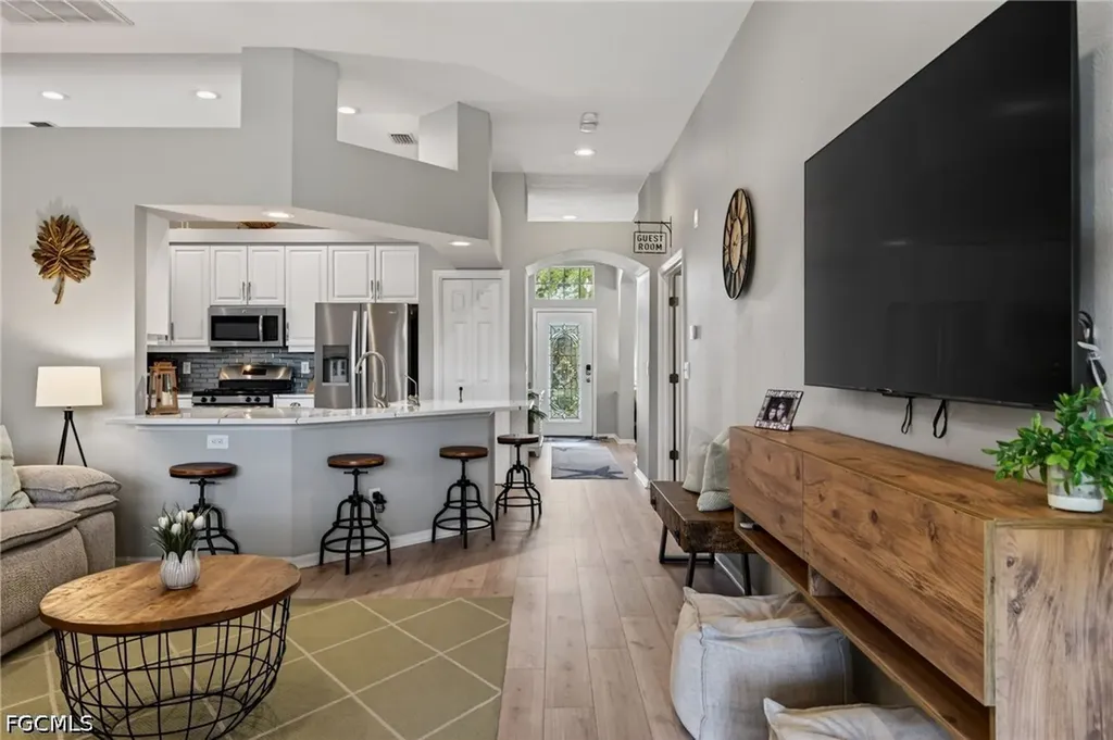 408 Delwoodbreck Street Ruskin FL 33570