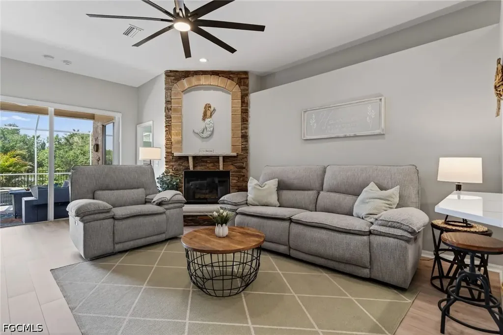 408 Delwoodbreck Street Ruskin FL 33570