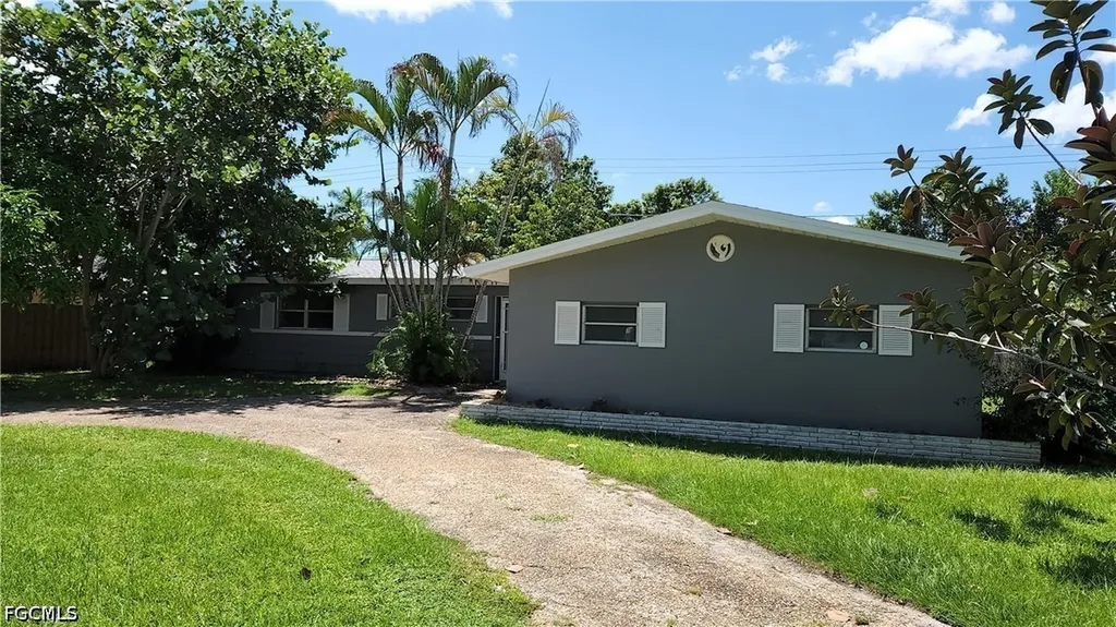 1530 Passaic Avenue Fort Myers FL 33901
