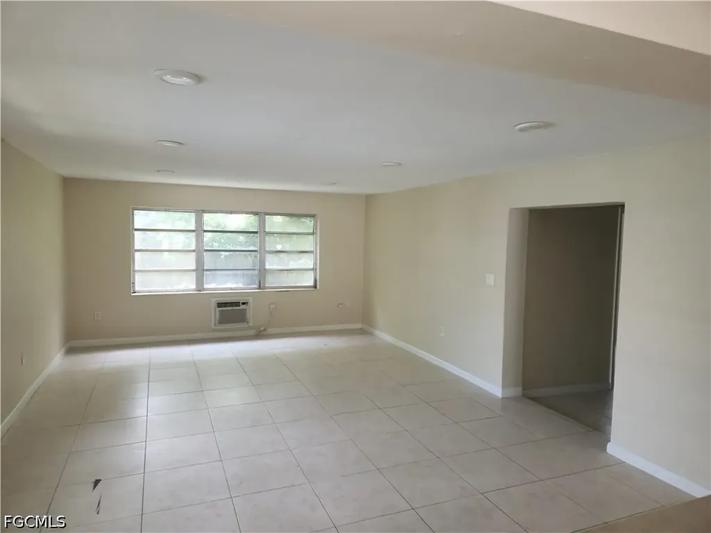 1530 Passaic Avenue Fort Myers FL 33901