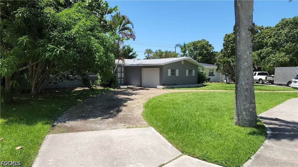 1530 Passaic Avenue Fort Myers FL 33901
