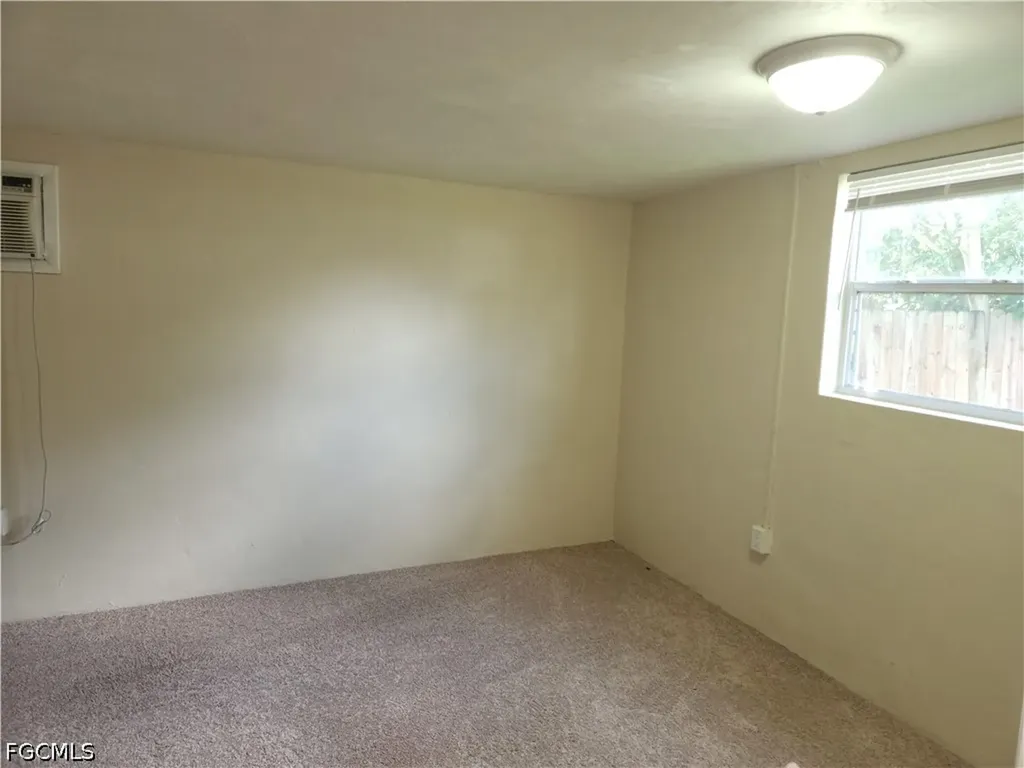 1530 Passaic Avenue Fort Myers FL 33901