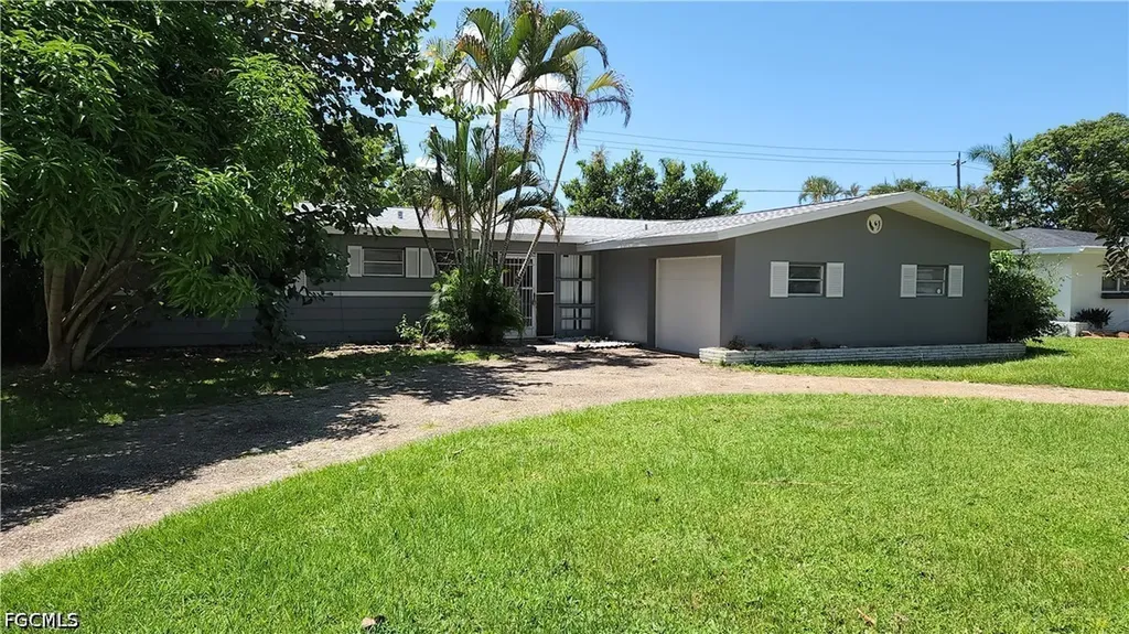 1530 Passaic Avenue Fort Myers FL 33901