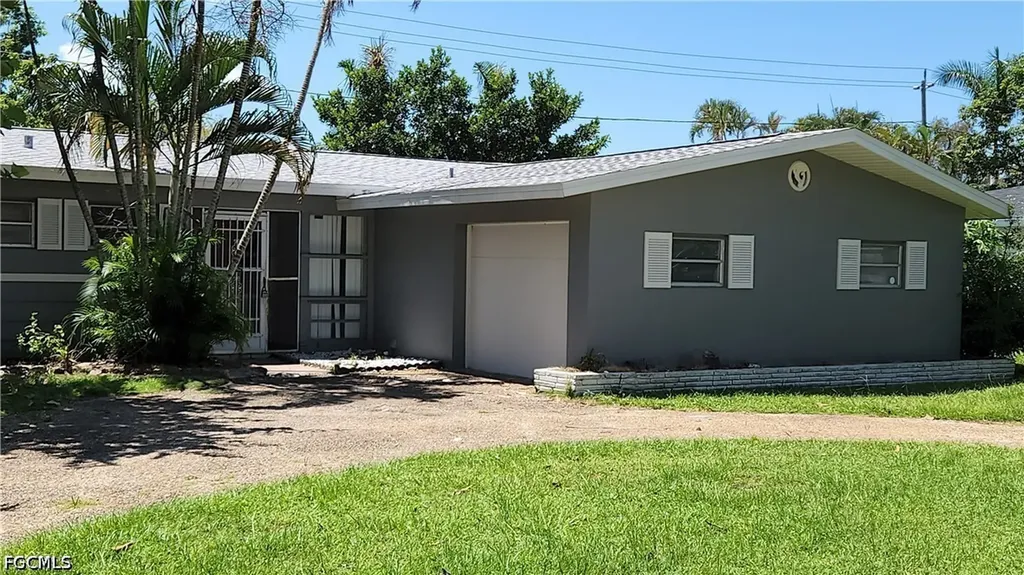 1530 Passaic Avenue Fort Myers FL 33901