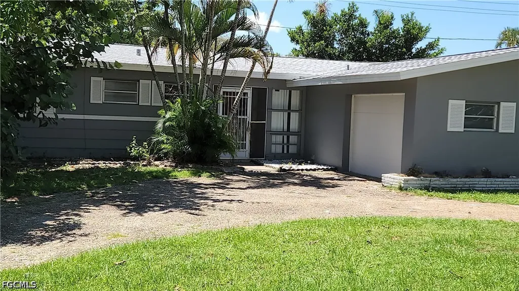 1530 Passaic Avenue Fort Myers FL 33901