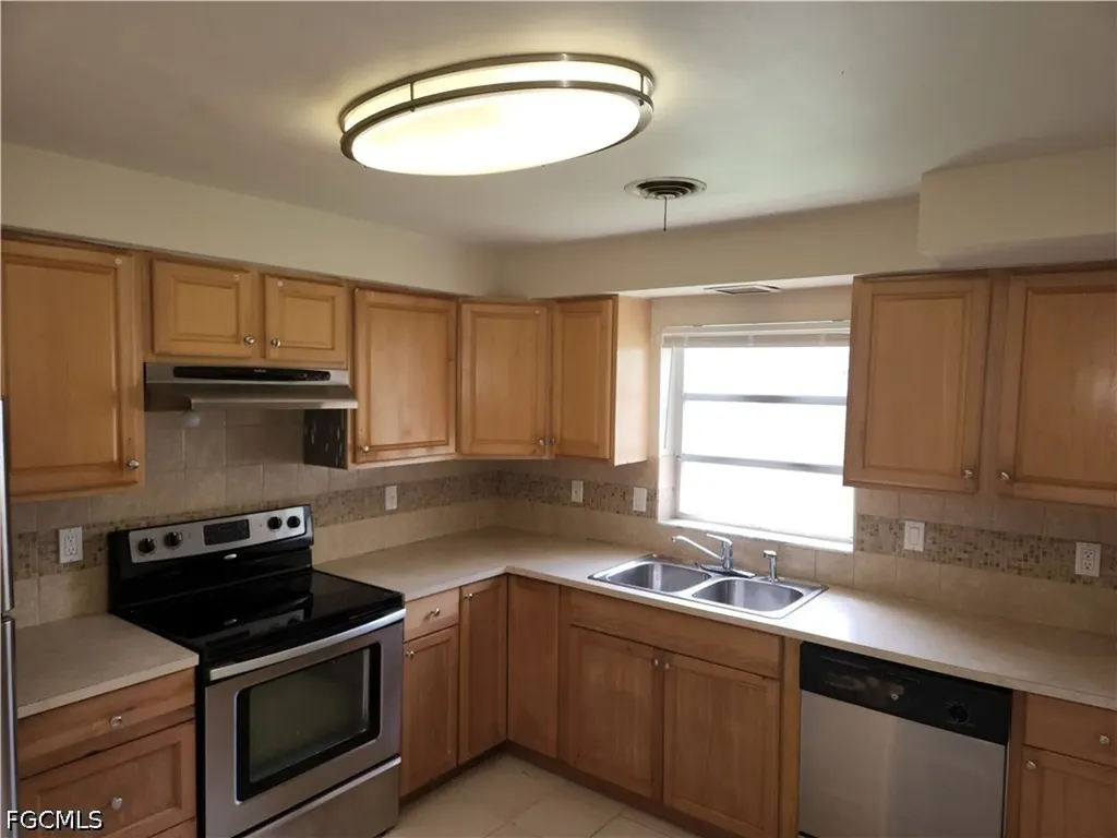 1530 Passaic Avenue Fort Myers FL 33901