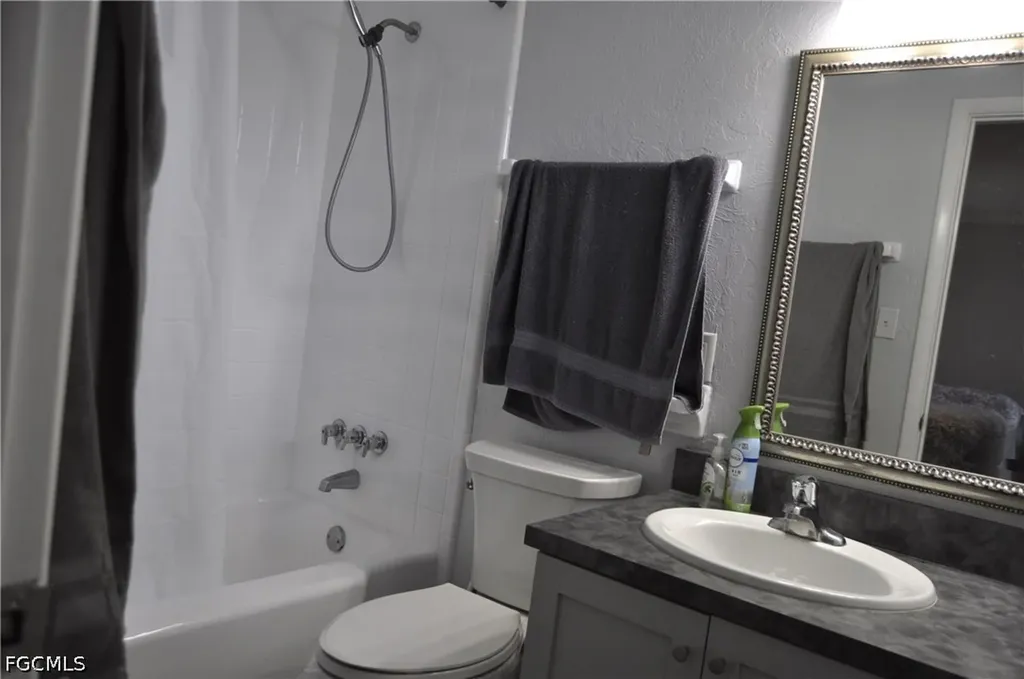 1435 Alcazar Avenue Fort Myers FL 33901