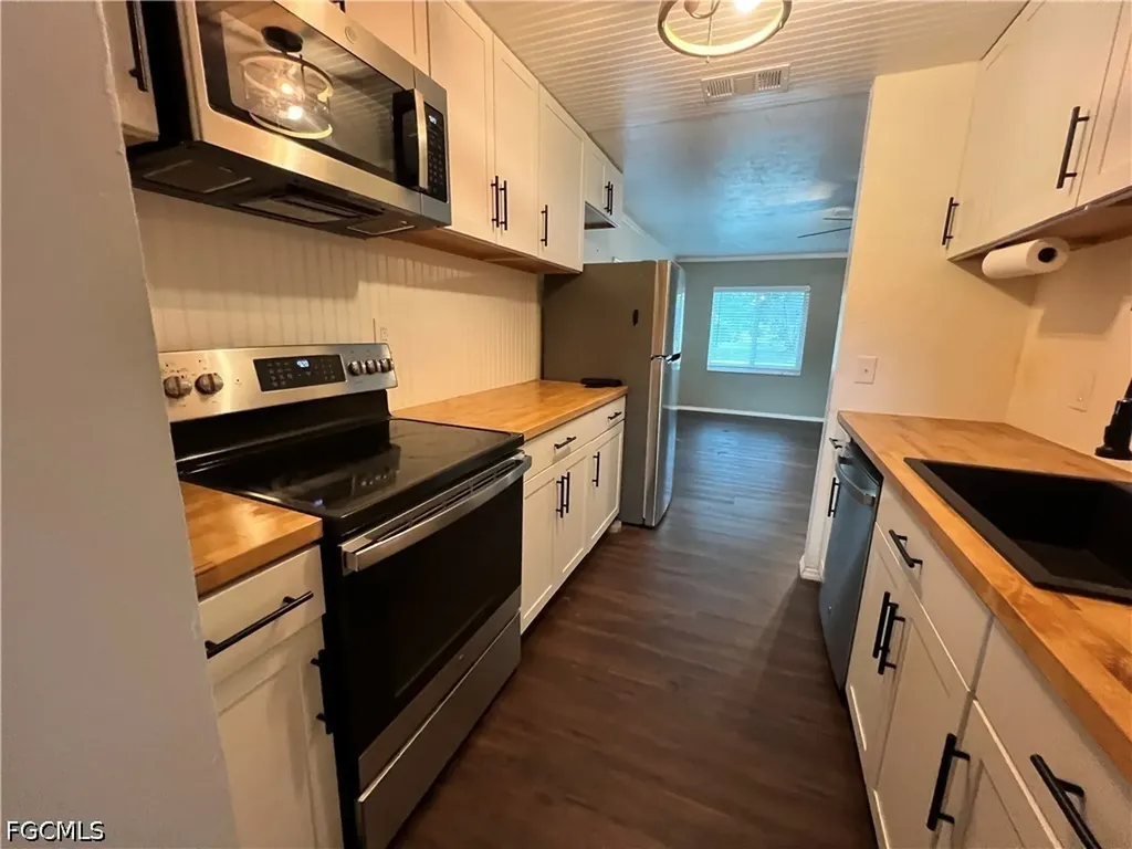 19113/115 Holly Road Fort Myers FL 33967