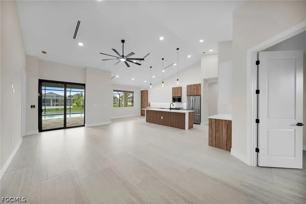 38 NE 8th Place Cape Coral FL 33909