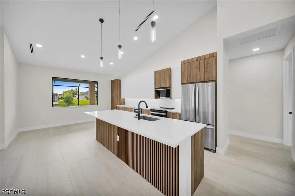 38 NE 8th Place Cape Coral FL 33909