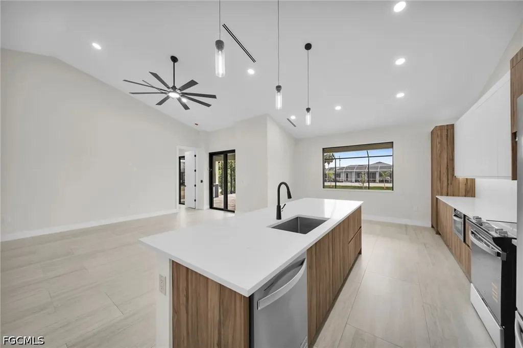 38 NE 8th Place Cape Coral FL 33909