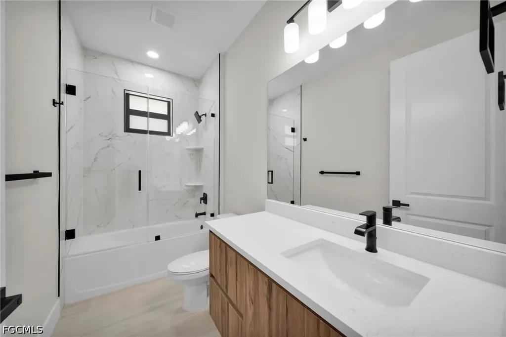 38 NE 8th Place Cape Coral FL 33909