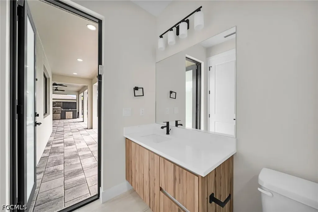 38 NE 8th Place Cape Coral FL 33909