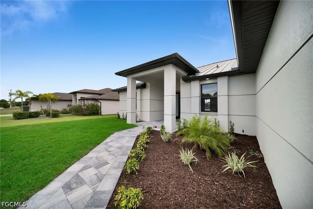 38 NE 8th Place Cape Coral FL 33909
