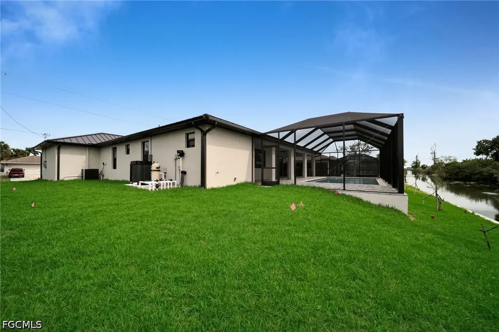 38 NE 8th Place Cape Coral FL 33909
