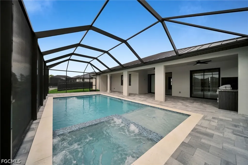 38 NE 8th Place Cape Coral FL 33909