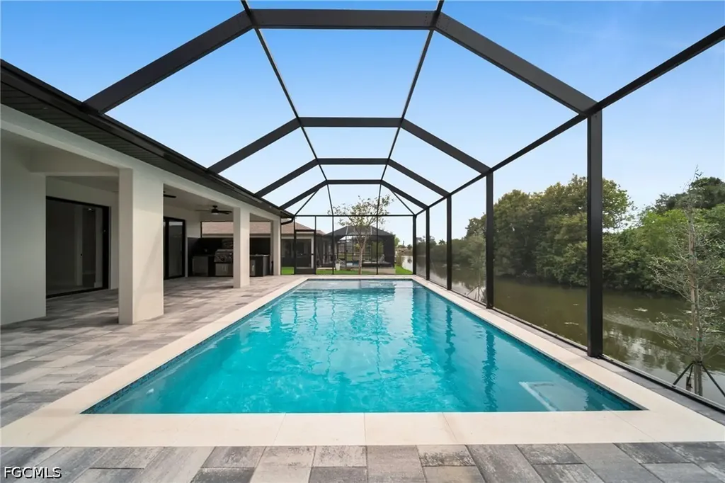 38 NE 8th Place Cape Coral FL 33909