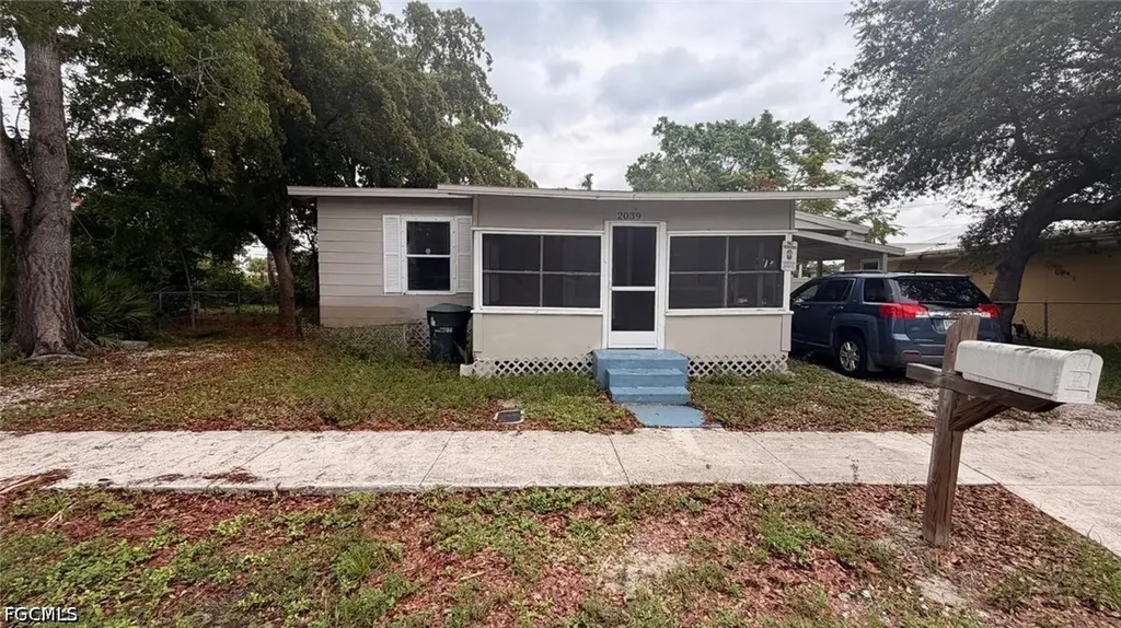 2039 Kurtz Street Fort Myers FL 33901