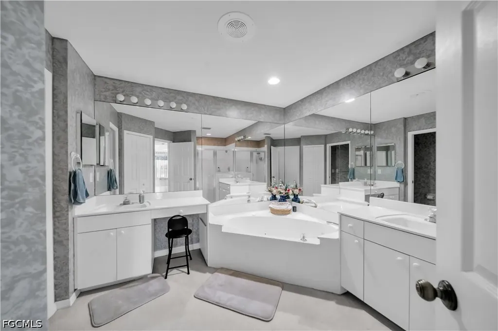 8460 Southbridge Drive Estero FL 33967